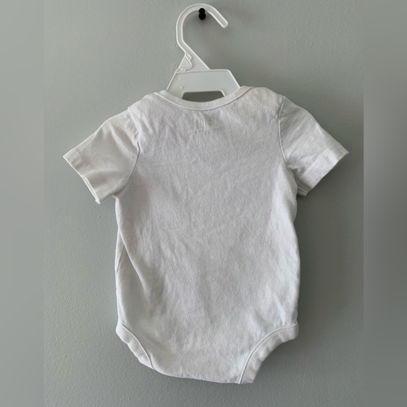Baby gap 0-3 month short sleeve bodysuit - Picture 2 of 3